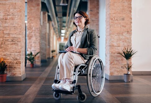 Жінка на інвалідному візку | © Pexels